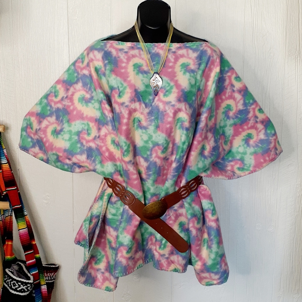 GROOVY GLAM Handcrafted Multicolored Pastel Tie Dye Classic Fleece Poncho - Picture 5 of 5